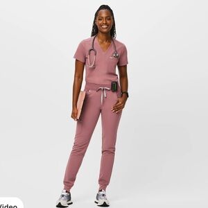 NWT FIGS scrub set in the color mauve